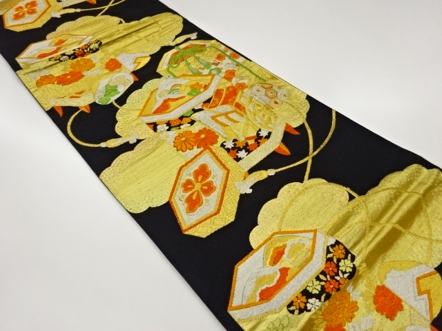 貝桶に花々・雲模様織出し袋帯